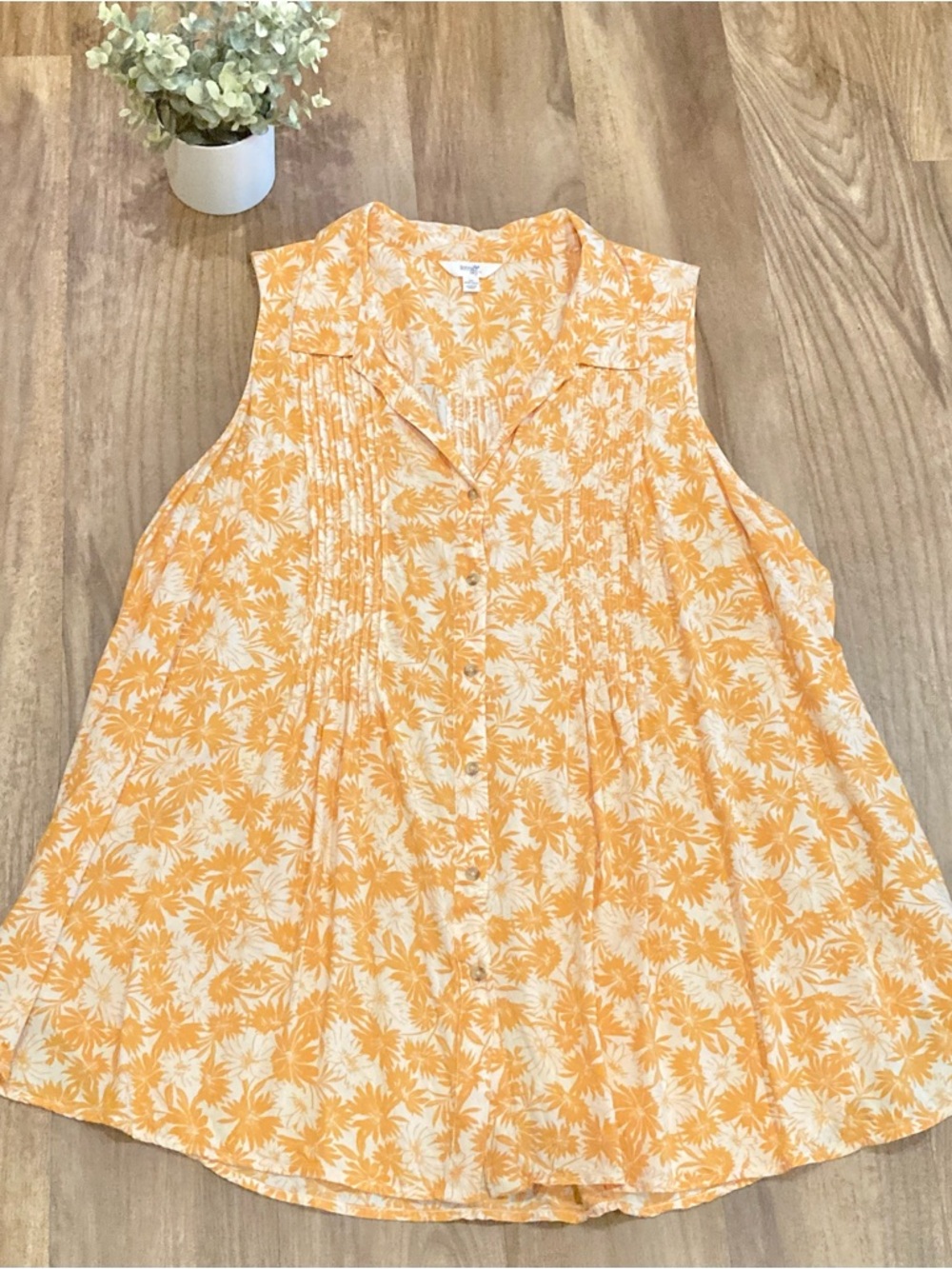 Terra & Sky Yellow Floral Sleeveless Button-Front Sleeveless Top